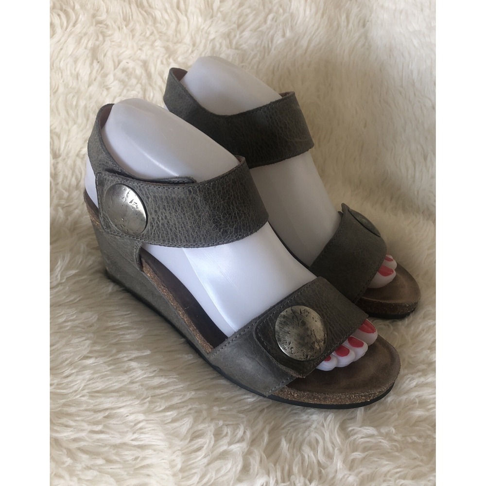 Taos Carousel 2 Leather Wedge Womens 6 - 6.5 Sandal Gray Antiqued Brass 37